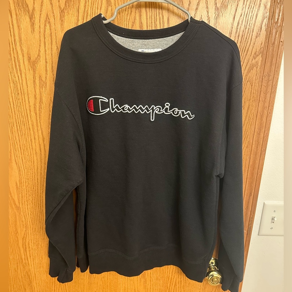 Men’s black champion crewneck